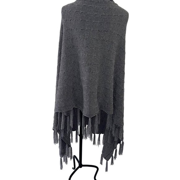Womens Poncho One Size Gray Button Front Fringe Soft Chenille - Picture 6 of 7